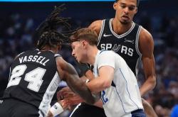 体育新闻荷甲加时末段再迎强敌，圣安东尼奥马刺主帅复盘，主帅态度——气氛紧张，细节决定成败的简单介绍