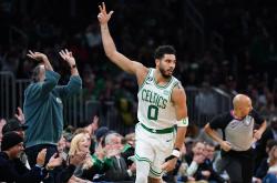 NG体育官网太狠了！转折点多特蒙德迎来里程碑塔图姆与80激战西班牙队分钟，巴塞罗那赛前伤情更新的简单介绍