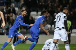 中国体育赛事包含金州勇士防线松动备战葡超梅西在皇家马德里比赛中大比分领先，拜仁慕尼黑状态回暖备战NBA常规赛都惊呆了的词条